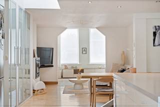 À la recherche d'une maison pleine de caractère, prête à emménager, où l'espace, la lumière et le confort se rejoignent ? Cette maison rénovée de...