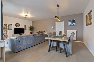 Dans la Kasteelstraat à Wervik, vous trouverez cet appartement au rez-de-chaussée avec 2 chambres, une salle de bains spacieuse et une...