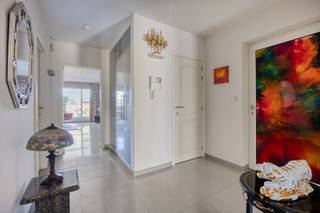 Appartement prêt à aménager avec une architecture intemporelle, à distance de marche du centre-ville. Immeuble avec un hall d’entrée commun élégant...