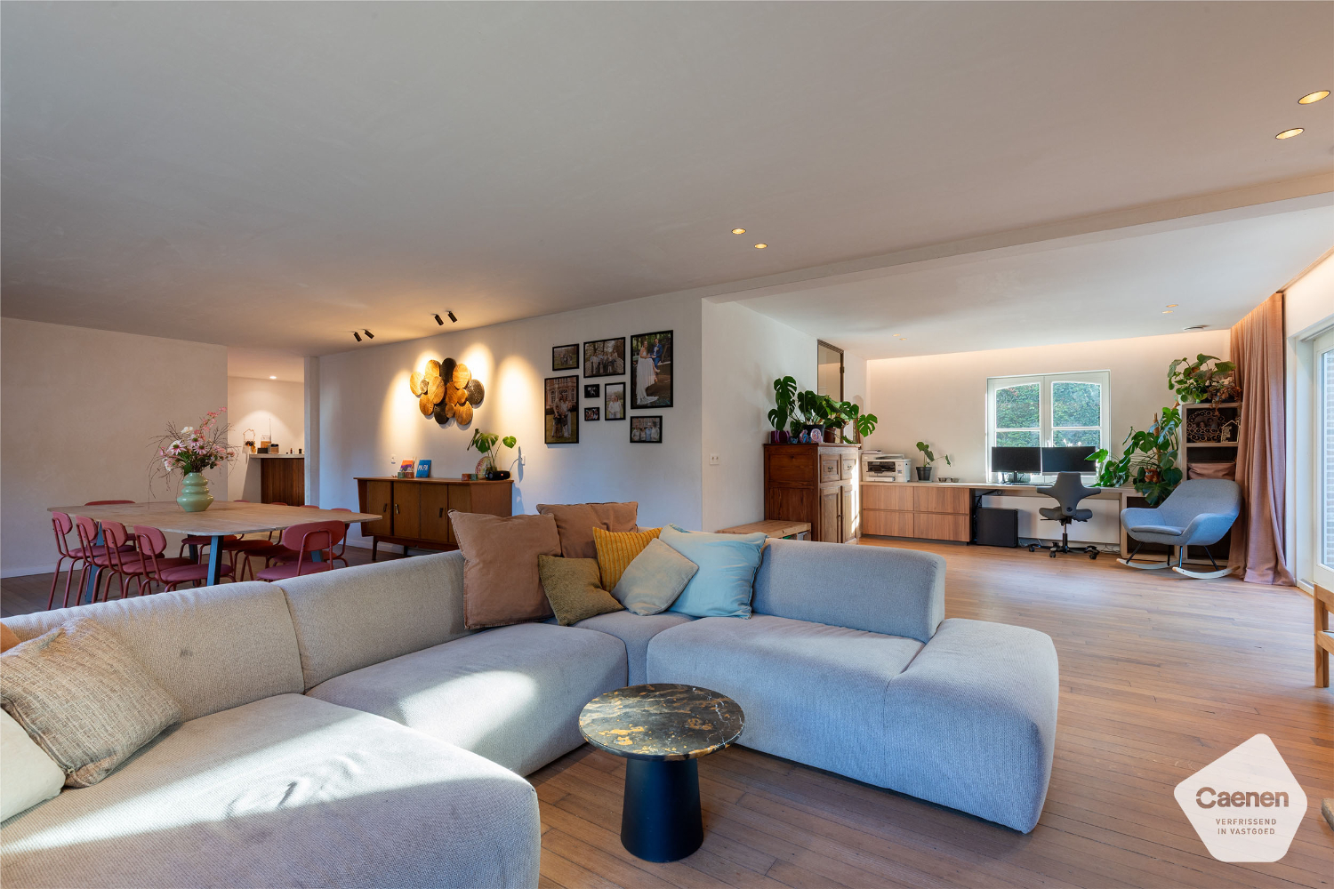 Prachtige smaakvolle gerenoveerde villa met uniek bijgebouw op een perceel van 2021m²  en 5 slaapkamers. - foto 4