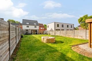 Découvrez cette habitation BEN récente (année de construction 2024) à Brakel. Elle combine confort moderne et efficacité énergétique.Vous entrez par...