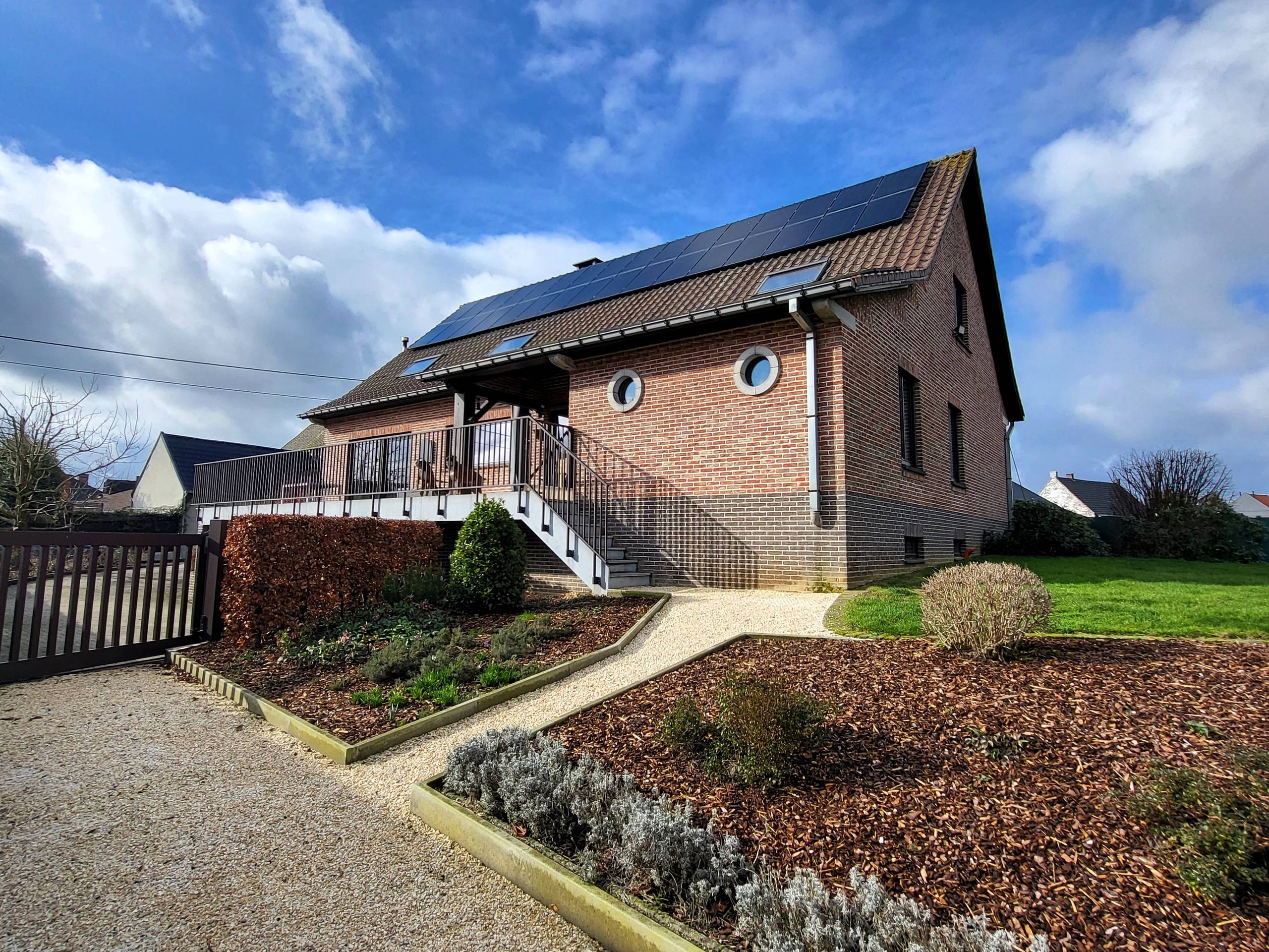 Dit uitzonderlijk ruim en energiezuinig landhuis op 4.149 m² combineert comfort, volume en een instapklare afwerking met tal van mogelijkheden. Topper! - foto 5