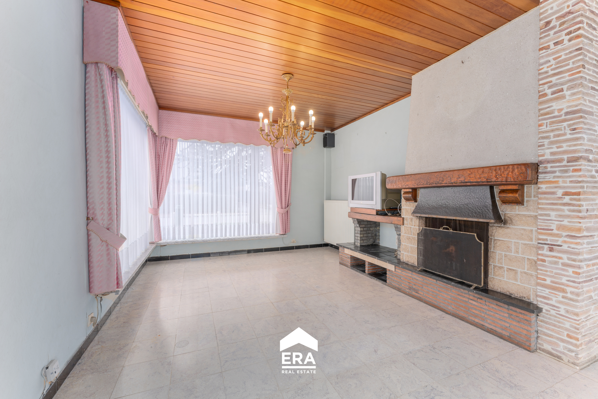 Gezinswoning met 4 ruime slaapkamers en 2 garages - foto 5