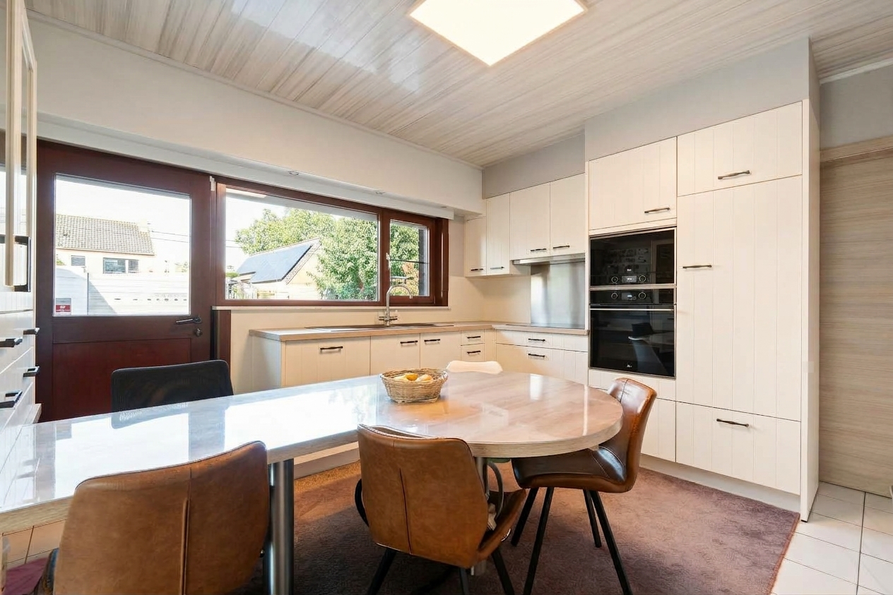 Ruime gezinswoning met vijf slaapkamers met dubbele garage - foto 5