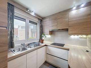 Deze charmante, lichte studio te huur is gelegen in de rustige Karel Meyvisstraat in Hoboken. Er is een vlotte bereikbaarheid van en...