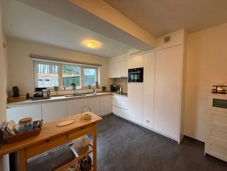 GEZINSWONING NET BUITEN HET CENTRUM VAN BERINGEN MET RUIME TUINDeze nieuwbouwwoning is gelegen tussen Beringen en Tessenderlo. Scholen, winkels en...