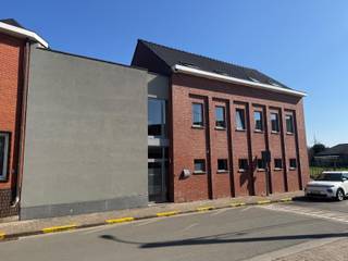 Polyvalente ruimtes te huur, geschikt voor uiteenlopende activiteiten zoals kantoor, praktijk, atelier of vergaderfunctie. Ideaal voor wie...