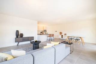 <p><span><strong>VILVORDE </strong></span>- This three-bedroom apartment is located in the <i>'t Brughuis</i> phase of the new large-scale 4 Fonteinen project. Designed to meet the needs of families, it offers generous volumes, a functional layout and a pleasant living environment in the immediate vicinity of Brussels.</p>
<p>The living area consists of a bright living room with an open-plan kitchen, extended by a private terrace, ideal for enjoying the outdoors. The three bedrooms offer comfort and flexibility, allowing you to easily arrange a master bedroom, children's bedrooms or an office space. The bathroom and sanitary facilities are made with quality materials and contemporary finishes.</p>
<p>The flat benefits from high-performance technical features: individual gas condensing heating, dual-flow ventilation, excellent acoustic and thermal insulation, guaranteeing optimal comfort and controlled energy consumption.</p>
<p>Delivered with the deed and sold with the possibility of benefiting from 6% VAT, this 3-bedroom apartment offers a unique opportunity to settle in a rapidly developing neighbourhood that combines quality of life and accessibility. The surface areas are given as an indication. Contact us for more information.</p>