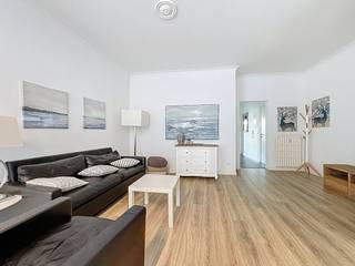 Dit appartement is voorzien van een leefruimte, keuken, 2 slaapkamers, badkamer en een terras.Eerste verdieping: - inkomhal- leefruimte met...