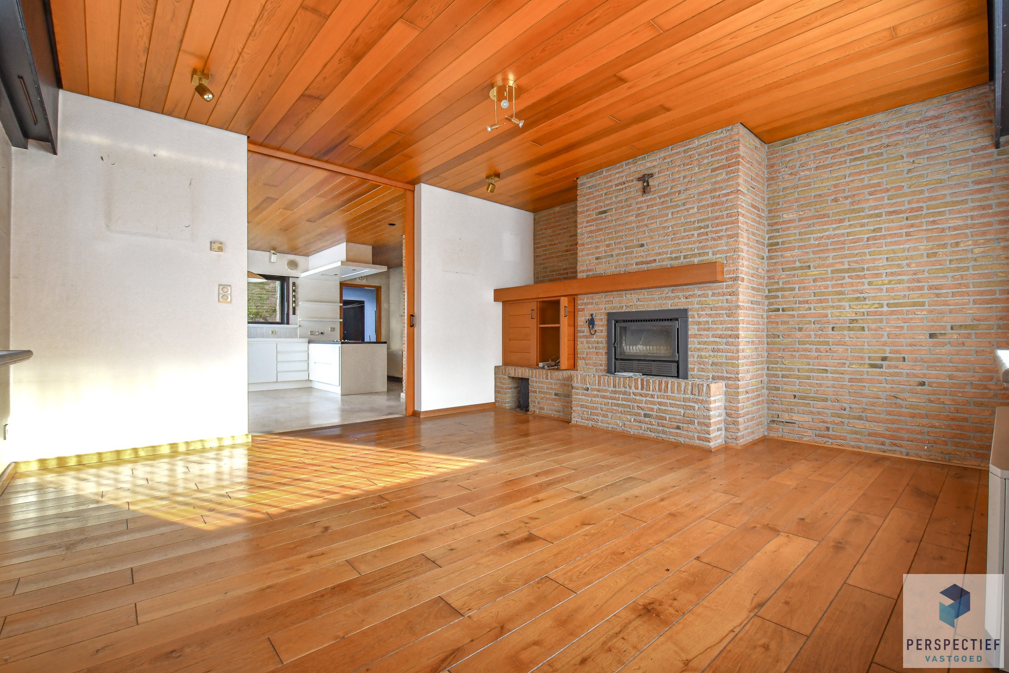 Centraal gelegen ruime woning met 3 slaapkamers - garage en grote tuin - foto 4