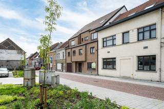 Dit licht op te frissen gelijkvloersappartement is makkelijk toegankelijk en is gunstig gelegen.Ligging:Het appartement bevindt zich in de Kaaistraat...