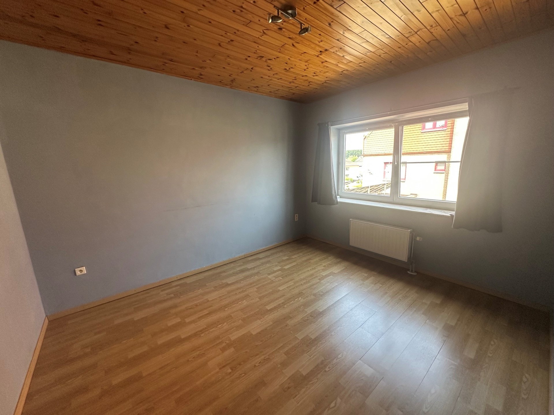 Woning met 2 slaapkamers en garage - foto 5