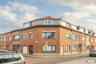 Deels gerenoveerd gelijkvloers appartement in het centrum van Merksem!Dit gelijkvloers appartement biedt een mooie combinatie van comfort en...