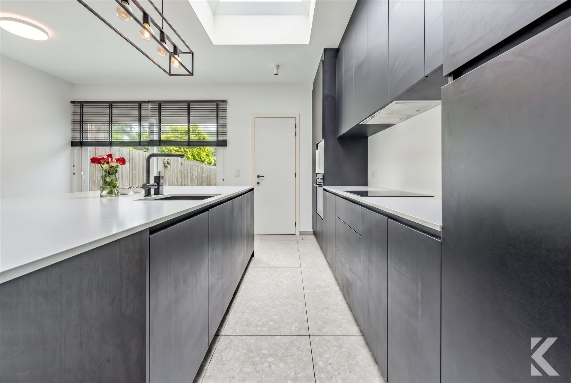 Volledig gerenoveerde woning met 4 slaapkamers en tuin. - foto 4
