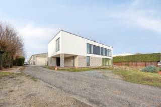 Praktijkruimte met wachtzaal op commerciële ligging!📞 Interesse? Contacteer Structura voor meer informatie of een bezoek ter...