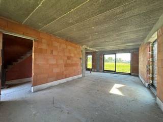 Nieuwbouw woning gelegn in alle rust<br /><br />- Ruwbouw - winddicht<br /><br />- Mooie en ruime inrichting<br /><br />- Maak er zelf uw "thuis" van