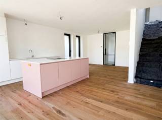 Deze nieuwbouwwoning is gelegen in een doodlopende straat in het centrum, op wandelafstand van school, winkels en openbaar vervoer. Op...