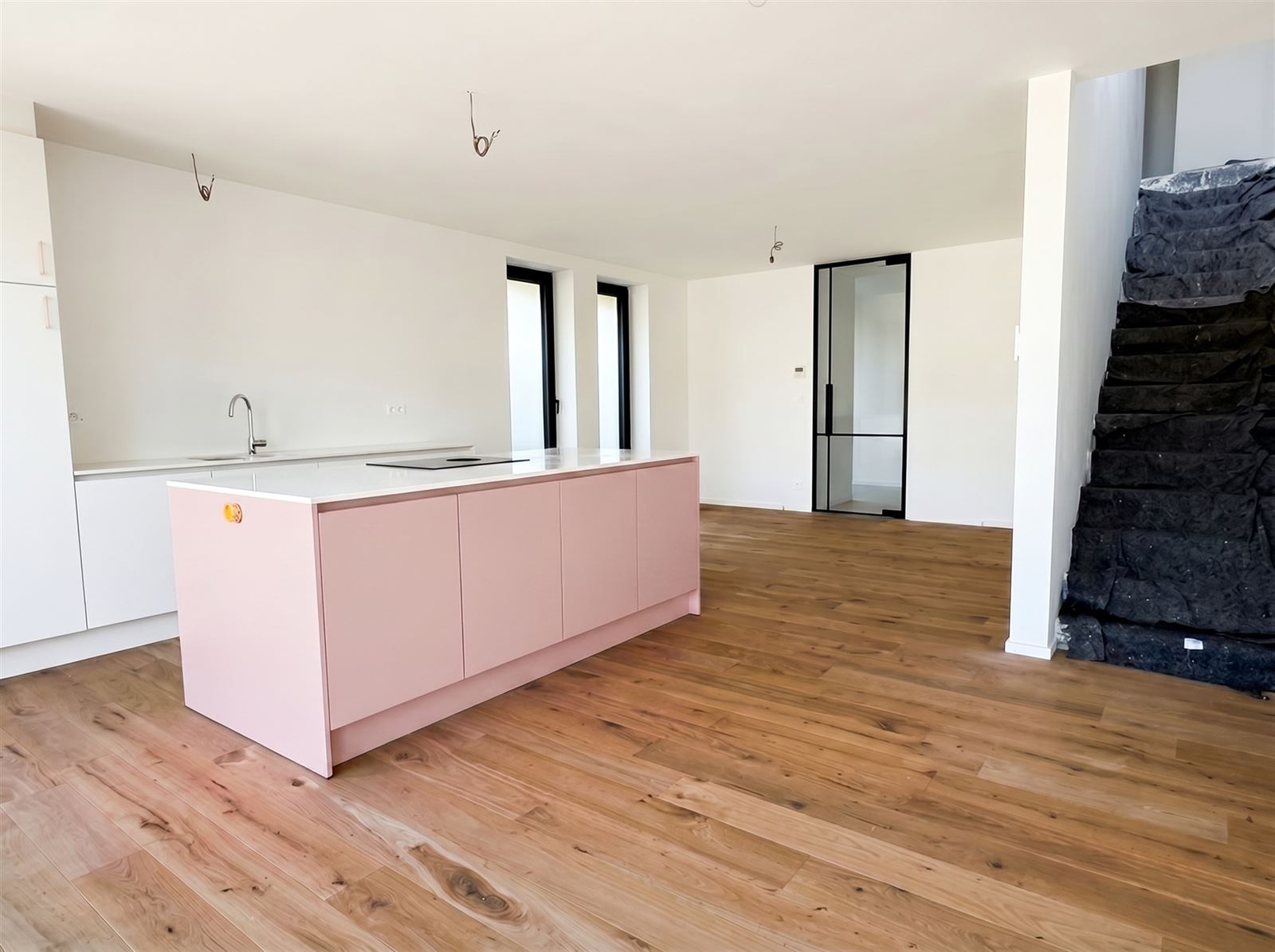 Knappe nieuwbouwwoning in het centrum - foto 1