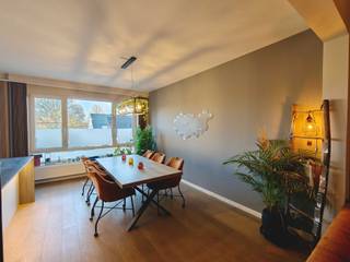 Ontdek dit charmante appartement op de eerste verdieping – ideaal gelegen en boordevol troeven!<br /><br />KIJKDAGEN : Zondag 1 februari en woensdag 4 februari<br />https://tekoopboechout.com/<br /><br />Dit instapklare appartement combineert comfort met een uitzonderlijke ligging. Op wandelafstand vind je maar liefst twee supermarkten, diverse scholen en gezellige bakkers. Alles wat je nodig hebt, ligt letterlijk om de hoek!<br /><br />Troeven die het verschil maken:<br /><br />🌿 Privétuin van 84 m² – een zeldzame luxe voor een appartement, perfect om te ontspannen, tuinieren of te genieten van zonnige dagen.<br />📦 Privé kelderruimte – extra opslagruimte altijd binnen handbereik.<br />🍽️ Volledig afgewerkte keuken – start meteen met koken in een moderne, praktische keuken.<br />🚪 Ingebouwde halkast – slimme opbergruimte en een nette inkom.<br />🅿️ Ruime parkeergelegenheid – altijd vlot parkeren, zonder stress.<br />📍Centrale locatie - 1km van Hove centrum en Boechout centrum<br /><br />Dit appartement biedt het beste van twee werelden: rustig wonen met alle faciliteiten vlakbij. Ideaal voor starters, jonge gezinnen of wie op zoek is naar een comfortabele, goed gelegen woonst.<br /><br />Klaar om dit pareltje te ontdekken?<br />Laat het niet aan je voorbijgaan!<br /><br />Contact : hovesesteenweg@hotmail.com<br />0456/91.24.94