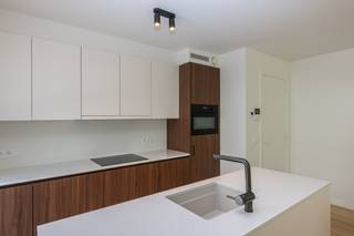 Welkom in dit modern en instapklaar gelijkvloers appartement met 1 slaapkamer in Residentie Vijverzicht — een rustige, groene woonomgeving...