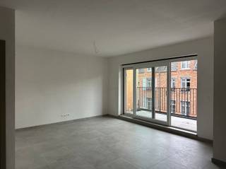 <p><span>Aankoop mogelijk aan 6% btw. Nieuwbouwappartementen in het hart van Halle-Zoersel</span></p><p><span>Ontdek deze stijlvolle nieuwbouwappartementen op een centrale ligging in Halle-Zoersel. Dankzij de nabijheid van winkels, scholen, openbaar vervoer en belangrijke invalswegen geniet u hier van een uitstekende bereikbaarheid en alle voorzieningen binnen handbereik.</span></p><p><span>De appartementen worden ontworpen met oog voor comfort, duurzaamheid en energiezuinig wonen. </span></p><p><span>* Aankoop aan 6% btw mogelijk volgens de geldende wettelijke voorwaarden.</span></p><p><span>* Ondergrondse staanplaatsen </span></p><p><span> </span></p>