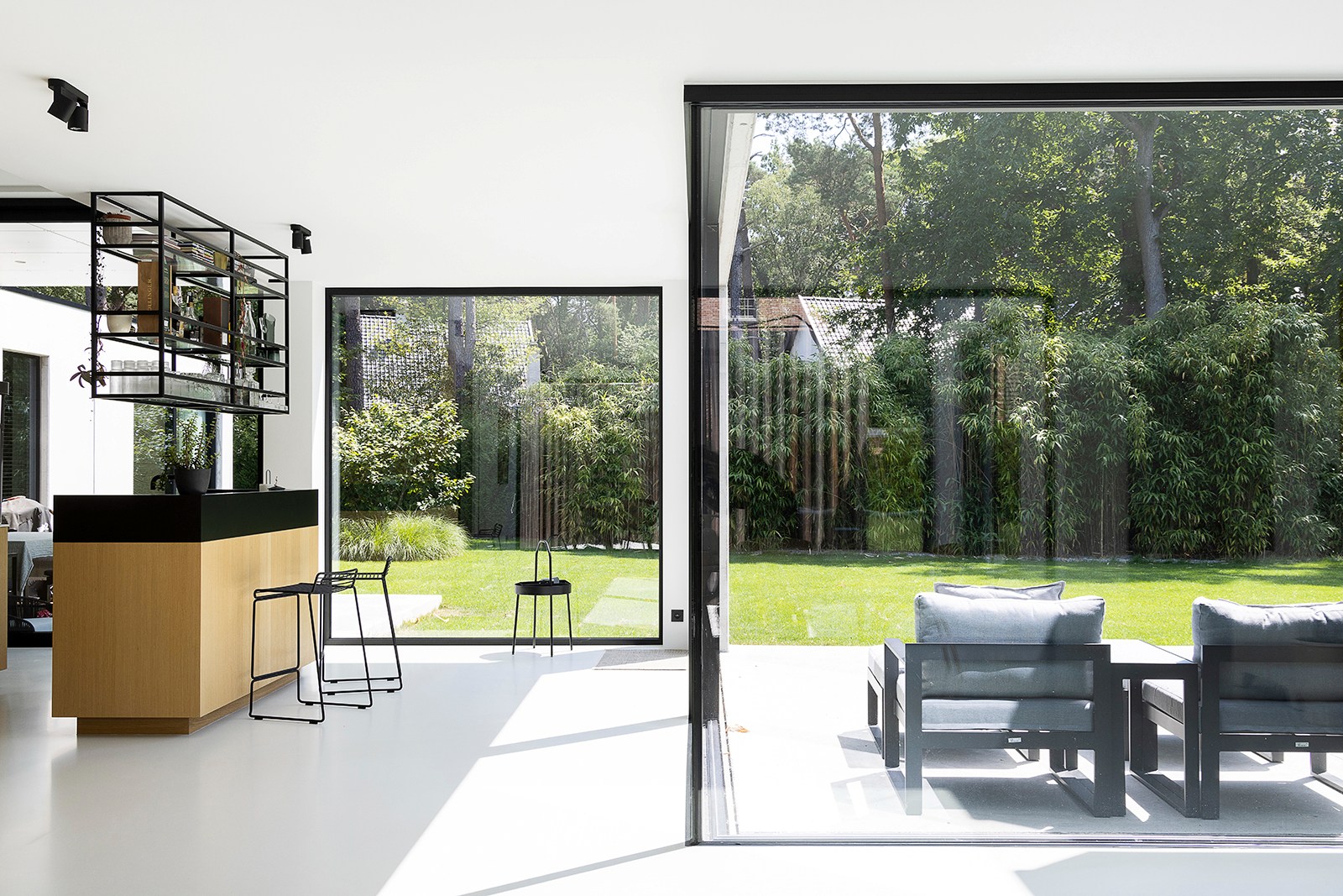 Hedendaagse designvilla in serene, groene discretie - foto 4