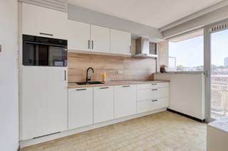 Te koop: lichtrijk appartement met garage in het centrum van GenkBent u op zoek naar een comfortabel appartement op een toplocatie? Dan is dit pand...