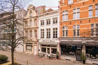 Unieke commerciële opportuniteit in het historische hart van MechelenIn het bruisende centrum van Mechelen bevindt zich dit charmante handelspand met...