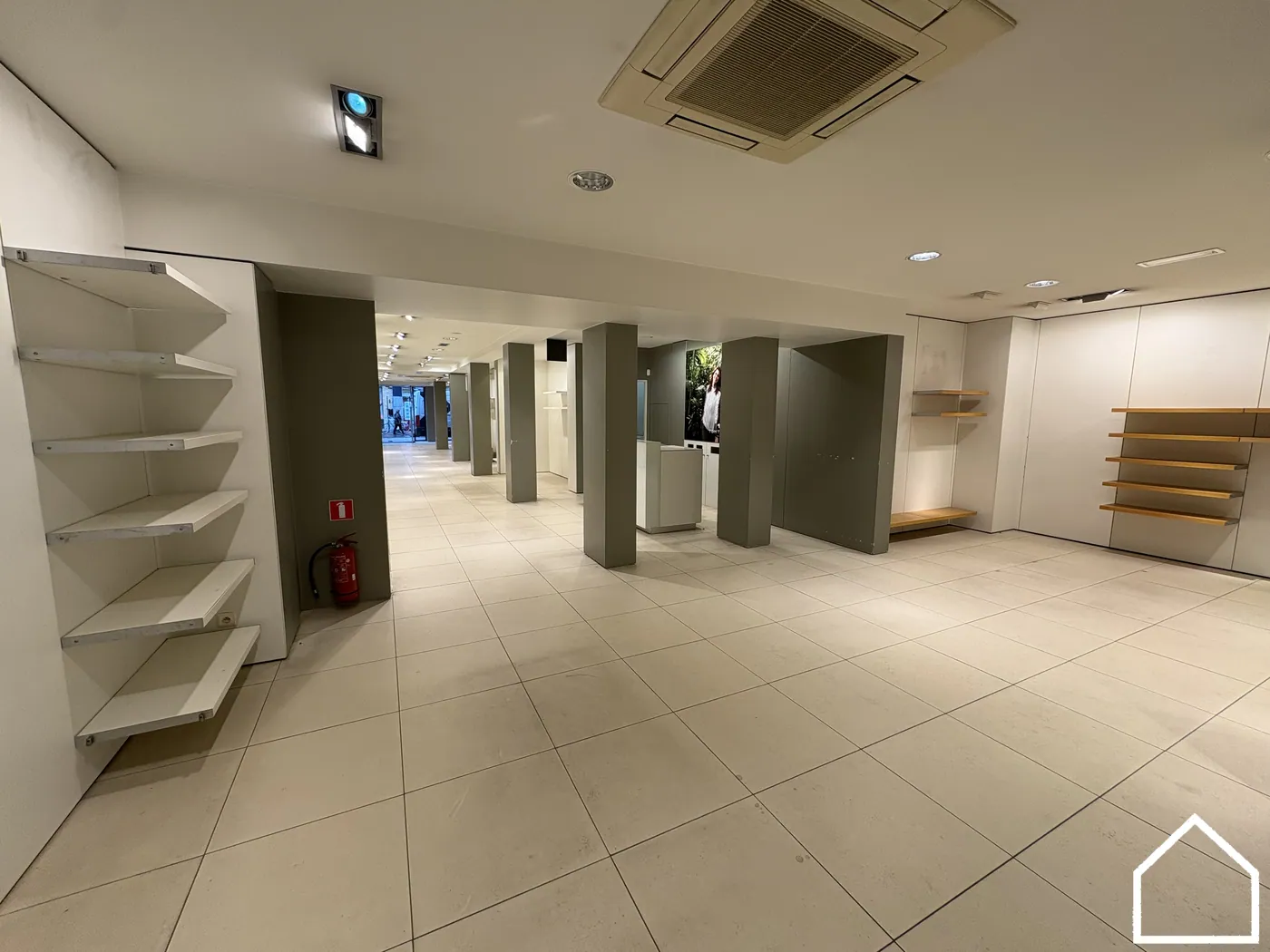 RUIM HANDELSPAND IN HET CENTRUM VAN IEPER - foto 5