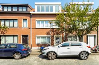 Dit charmante appartement op de tweede verdieping (zonder lift) biedt een ideale woonomgeving in een rustige straat in het centrum van Wilrijk...