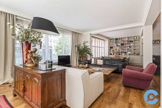 Op zoek naar een heerlijk lichtrijk appartement met 1 slaapkamer vlakbij de Drie Fonteinen? Search No More!Met openbaar vervoer vlak voor je deur,...