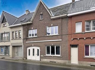 Ruime, solide woning te koop in Brakel instapklaar en centraal gelegenIn Brakel bevindt zich deze verrassend ruime en degelijke woning, ideaal voor...