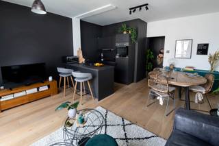 Instapklaar appartement met 2 slpks in kleinschalig gebouwGelegen in een levendige wijk van Antwerpen biedt dit appartement een ideale mix van het...