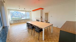 Gelijkvloers 3-slaapkamerappartement met 4 parkeerplaatsen. ** Thans uitgebaat als kantoor. Geschikt voor vrij beroep! ** ** + Mogelijkheid tot bijkopen garage aan 35.000 euro