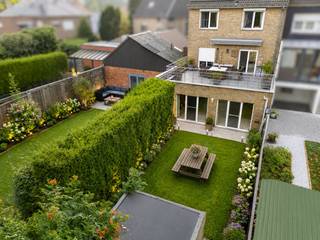[[ DIT PAND NEEMT DEEL AAN DE ERA OPEN HUIZEN DAG OP 19/9 VAN 14:30 TOT 15:30 ]]
<p><strong>Op zoek naar een rustig gelegen appartement met tuin én een vlotte bereikbaarheid?</strong></p>

<p>Dankzij de rustige ligging geniet dit appartement door de <span>privatieve tuin met terras</span> van veel privacy en een aangename, groene omgeving. Bovendien beschikt de woning over een conforme elektrische keuring, een gunstig EPC-label C en zijn er geen syndickosten. Het appartement is gelegen op wandelafstand van het station van Liedekerke en op slechts 5 minuten rijden van de E40 richting Brussel en Gent.</p>

<p> </p>

<p>Via de inkomhal bereik je de keuken met aansluitend de lichtrijke leefruimte met zicht op de tuin. Verder beschikt het appartement over één volwaardige slaapkamer, apart toilet en een badkamer.</p>

<p>Kortom, een ideale starterswoning of een interessante investering dankzij de combinatie van rust, comfort en bereikbaarheid.</p>

<p><strong>Interesse? Contacteer ons vandaag nog voor een bezoek!</strong></p>