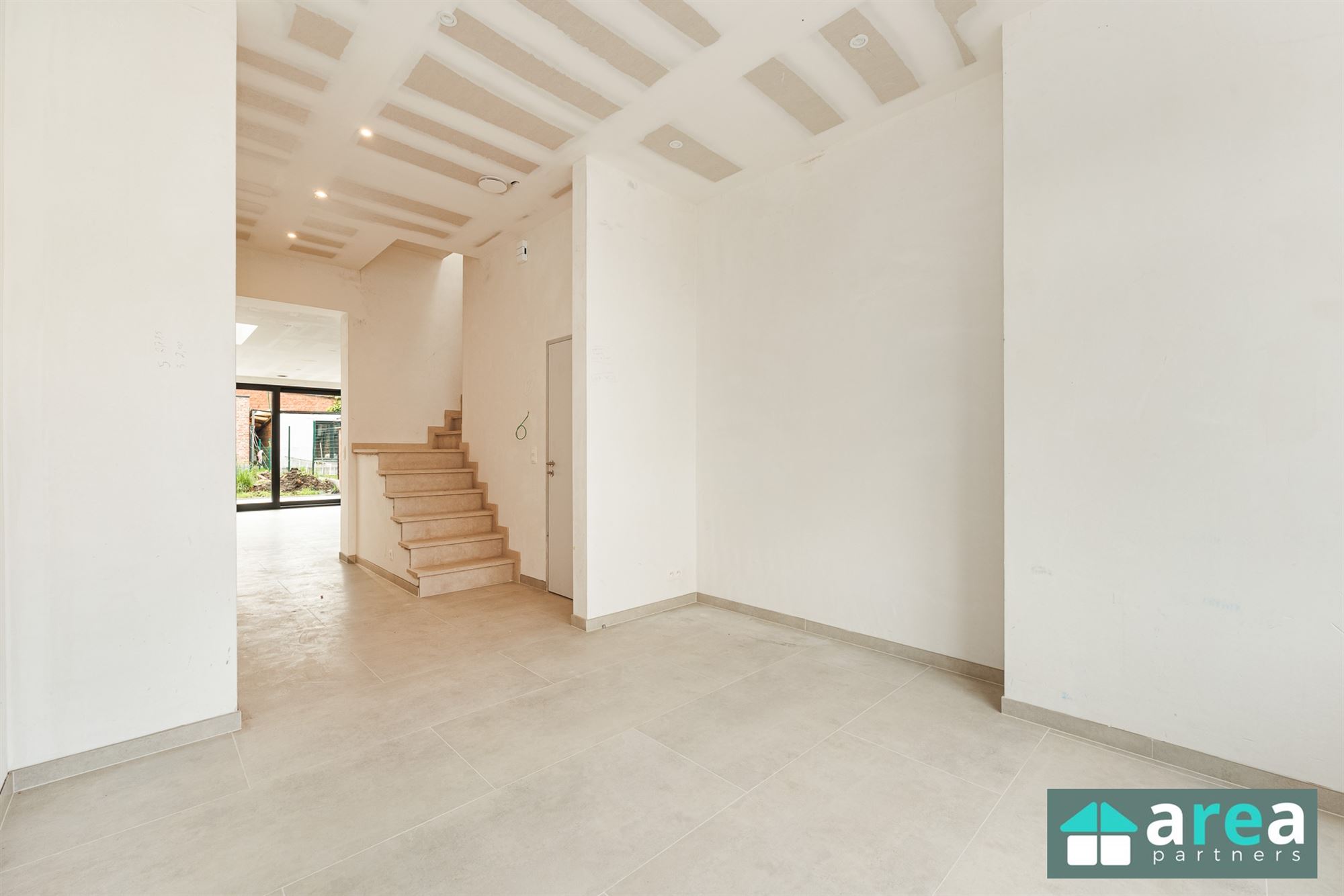 Gerenoveerde woning met 3 slpk en tuin! - foto 3