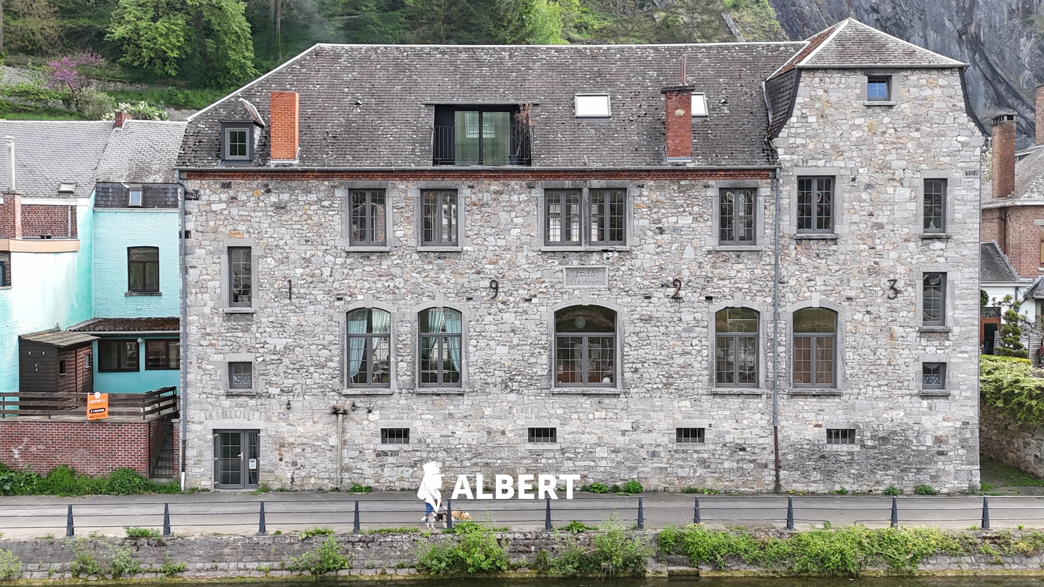 Prachtig gerenoveerde ruime woning (oude school) in Dinant! - foto 4