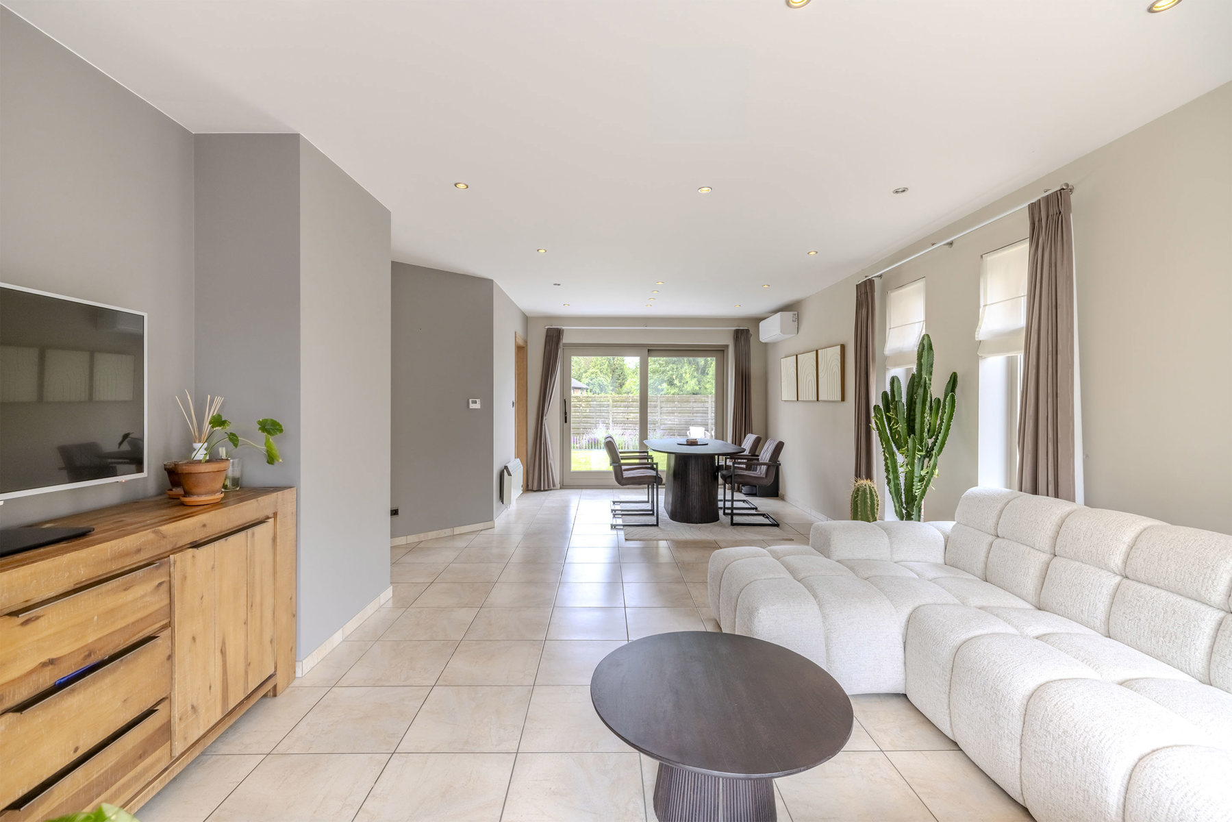 Ruime gezinswoning met garage en tuin op 557m2 grond - foto 4