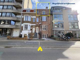 Cet appartement lumineux d’environ 65 m² est vendu en état brut et représente une excellente opportunité pour ceux qui recherchent un projet de rénovation. Le bien comprend actuellement <strong>une chambre</strong>, un vaste <strong>séjour lumineux</strong> avec accès à la <strong>terrasse</strong>, une <strong>salle de bain séparée</strong> et un espace de rangement pratique.<br /><br /><strong>Potentiel supplémentaire – possibilité de duplex</strong><br />Grâce à la possibilité d’intégrer le quatrième étage à l’appartement, ce bien peut être transformé en un spacieux duplex.
<ul>
<li>Créez un étage supplémentaire</li>
<li>Possibilité de 2 à 3 chambres</li>
</ul>
<br /><em><strong>Permis déjà délivré.</strong></em>