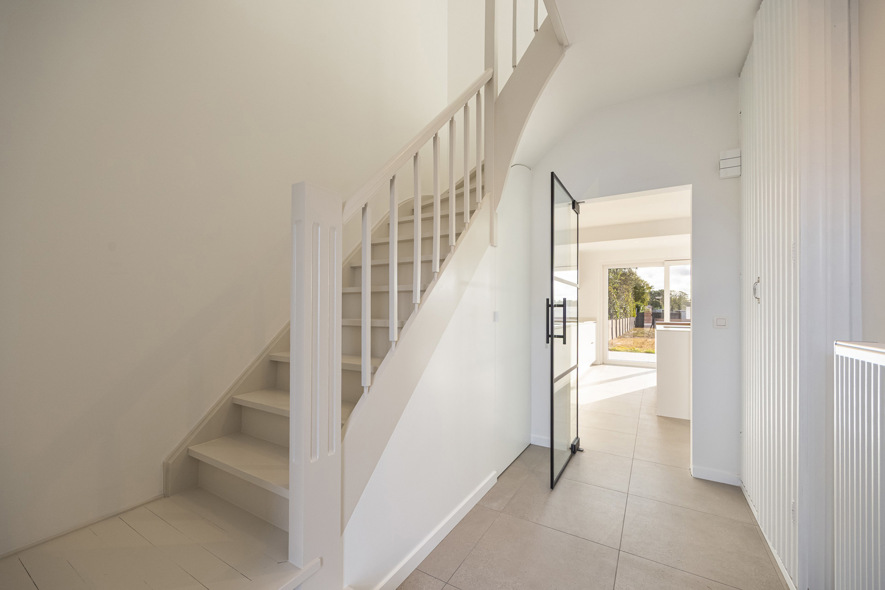 Woning met 3 slaapkamers, tuin en garage - foto 2