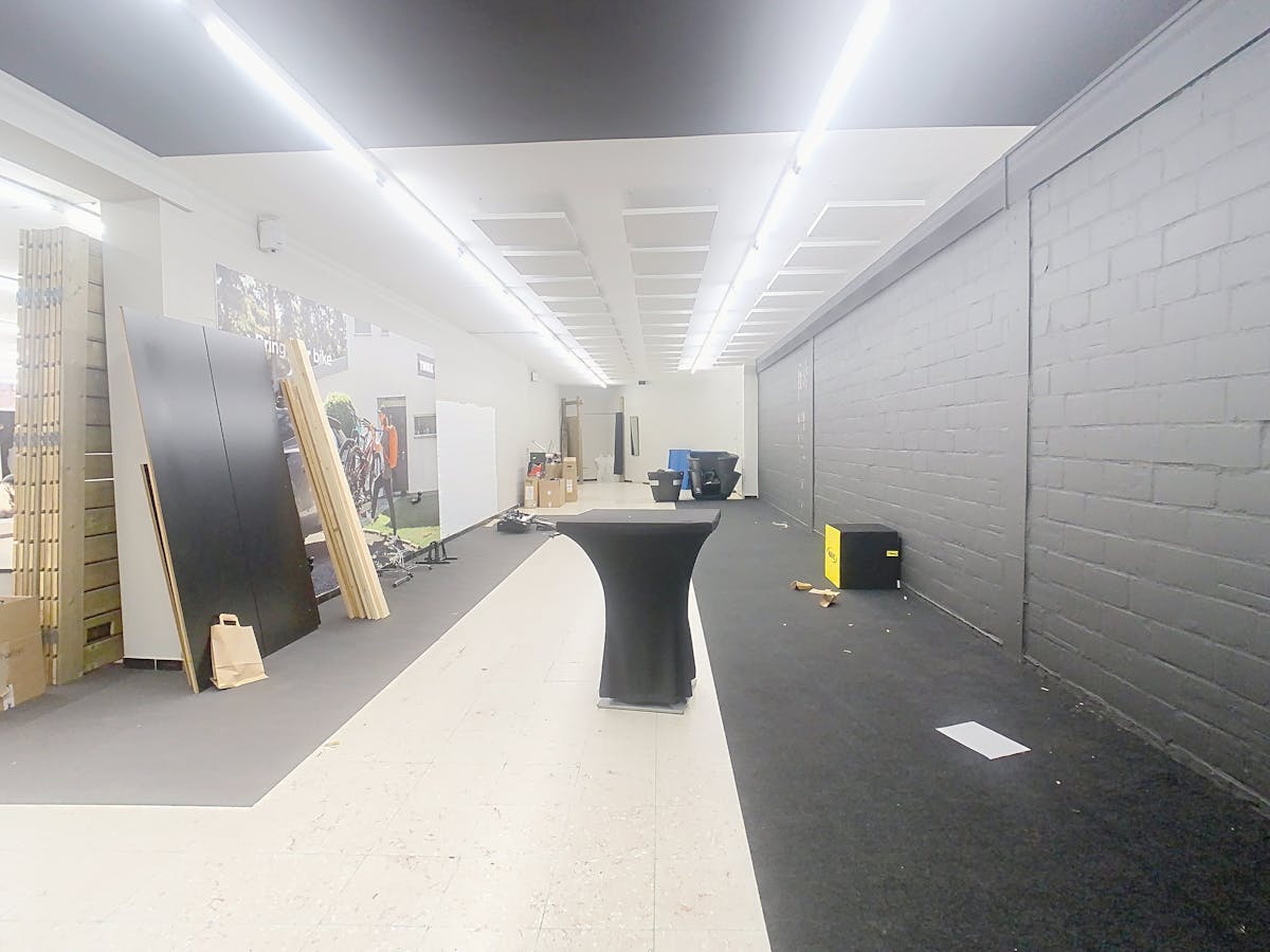 Centrally located job shop/commercial space for rent in the center of Aartrijke. - photo 5