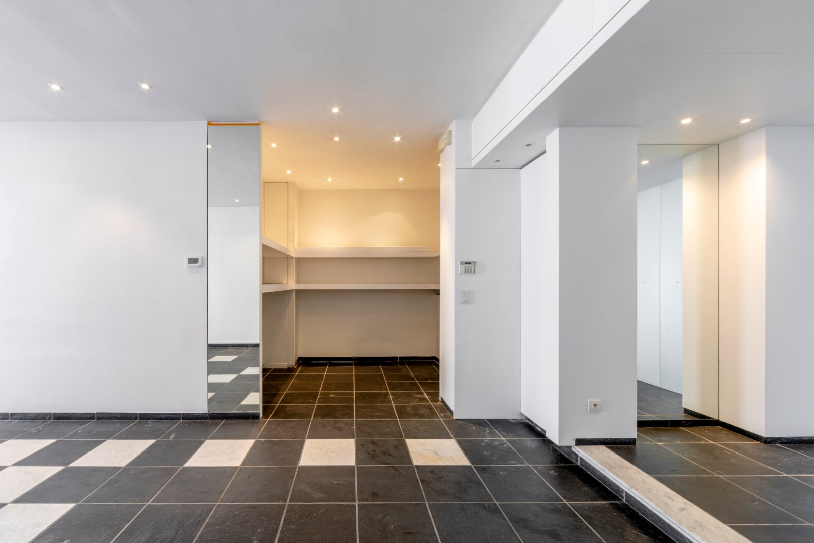 Instapklaar handelspand met ruim duplexappartement in hartje Meulebeke - foto 4