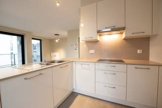 Ontdek dit instapklare appartement op de 3e verdieping in Residentie Groenhove, ideaal gelegen in het hart van Waregem.🏡 Kenmerken:Het appartement...