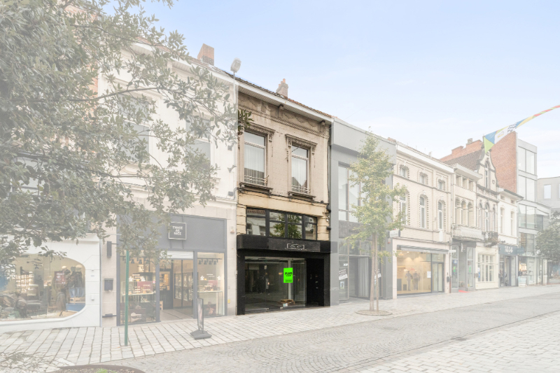Commercial à vendre à Roulers avec 6 chambres - photo 1