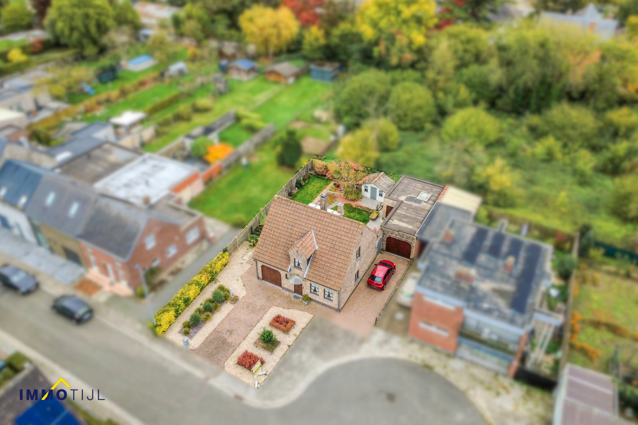 Rustig gelegen open bebouwing met twee garages! - foto 1