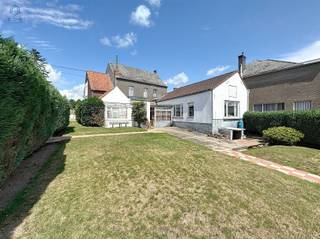 MAISON À RÉNOVER AVEC 4 CHAMBRES, GARAGE ET MAGNIFIQUE JARDIN JUSTE À CÔTÉ DE LA GARE DE LIERDECette maison spacieuse au grand potentiel est...