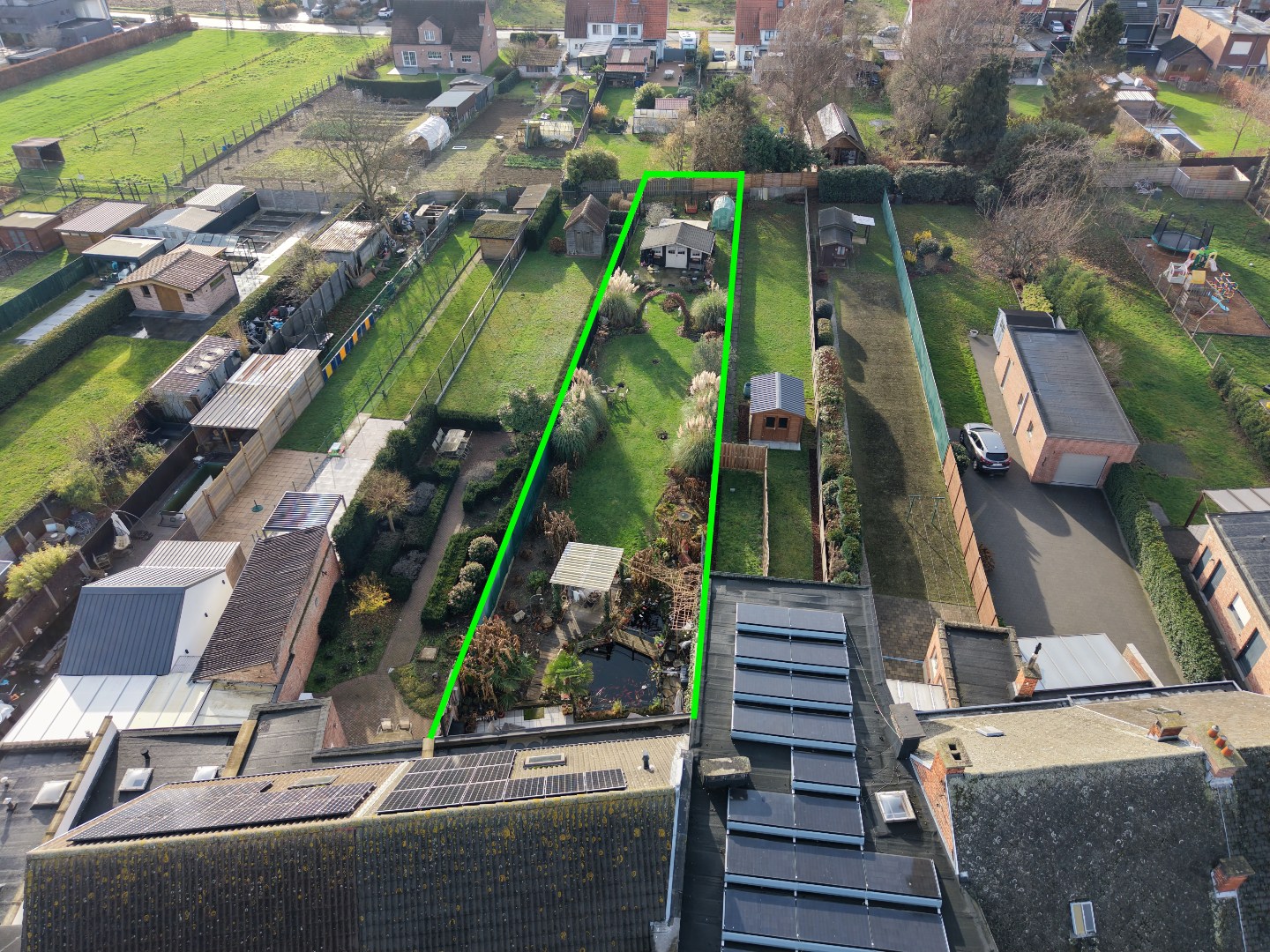 Ruime gezinswoning 4 slaapkamers met tuin, vijver en garage - foto 2