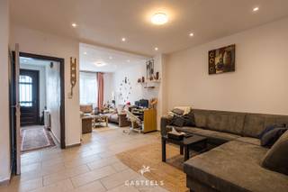 Op zoek naar een instapklare woning met potentieel en een uitstekende ligging? Deze charmante woning aan de Zwijnaardsesteenweg in Gent is wat...