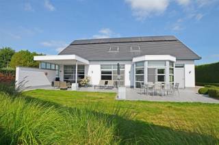 Deze instapklare gezinswoning uit 2003 biedt de ideale combinatie tussen rustig wonen en de centrale ligging aan het centrum. De woning...