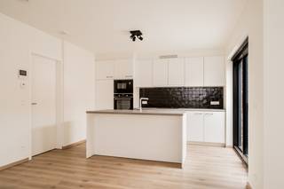 dit nieuwbouw appartement is gelegen nabij de kern van Waarschoot, voorzien van een hoogstaande afwerking en technieken vinkt dit appartement...